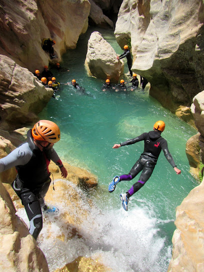 Rumbo Aventura Barranquismo Sierra de Guara I Canyoning I Via Ferrata I Escalada