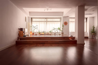 Centro de Yoga y Meditación Om Tara Salamanca