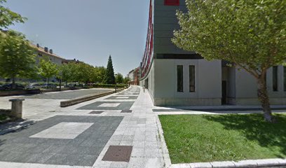 Almudena Cid jarduera fisiko egokiturako zentroa / Centro de actividad física adaptada Almudena Cid